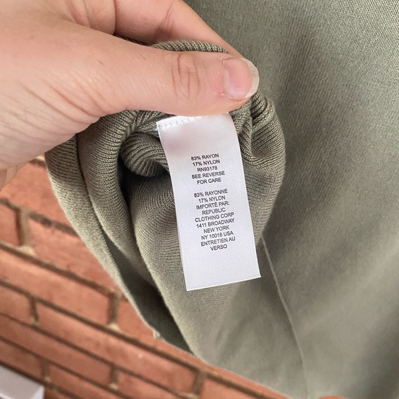 Soft Tahari Stretch Mock Neck Lightweight Sweater Sz M - Picture 5 of 5